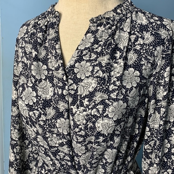 LOFT Floral waist Tie Dress IN NAVY AND WHITE - Picture 5 of 9